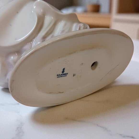 Vintage Lladro Cinderella #4828 Porcelain Figurine – “Lost Slipper” - Picture 7 of 15